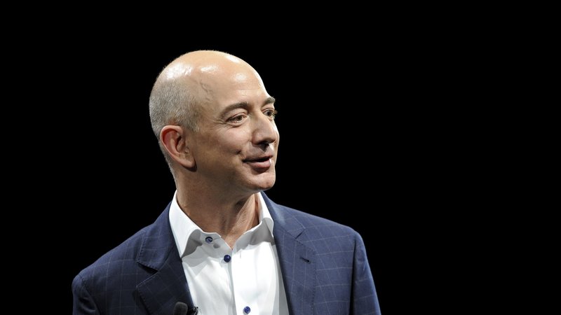 Fotografija: Jeff Bezos si je naročil pol mijiarde vredno jahto. Foto: GUS RUELAS/REUTERS