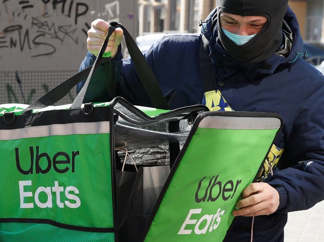 Uber Eats se izgubi strank namerava izogniti z inovativnimi rešitvami. foto: Valentyn Ogirenko/REUTERS