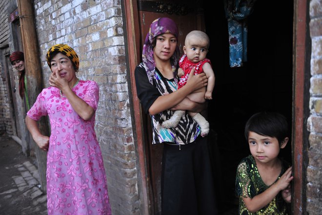 Ujguri v avtonomni pokrajini Xinjiang. Foto: Rooney Chen / Reuters