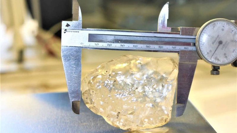 Fotografija: 1098 karatni diamanat, odkrit v Bocvani, za katerega se domneva, da je tretji največji, ki je bil kdajkoli izkopan. Foto: Debswana Diamond Company / Handout prek REUTERS