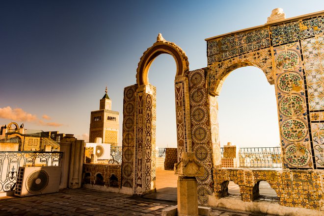 Podrobnosti tradicionalne arabske arhitekture. Tunizija, Severna Afrika. Foto: Shutterstock