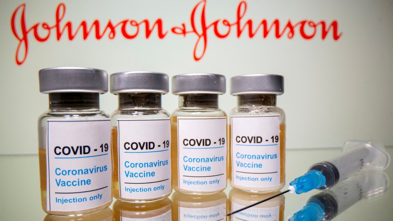 Fotografija: Cepivo Johnson & Johnson naj bi povzročalo več stranskih učinkov. Foto: Dado Ruvic/REUTERS