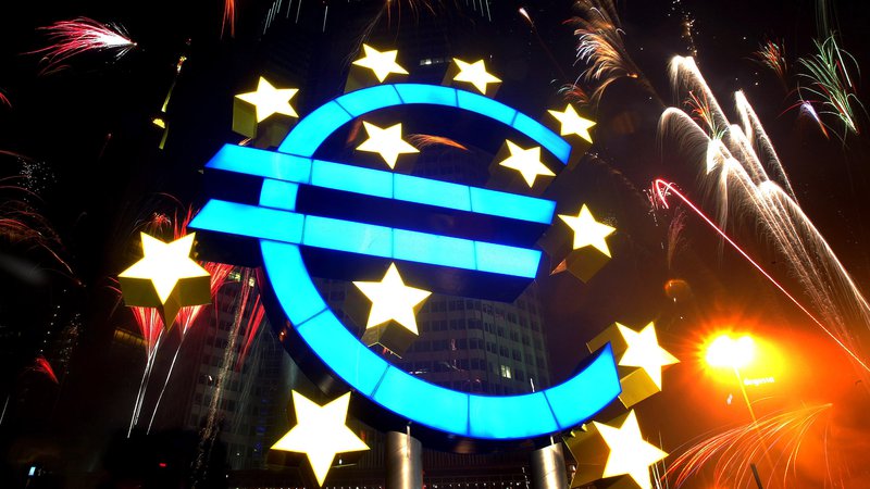 Fotografija: Ognjemet pred ECB ob sprejetju evra, leta 2002,  Foto: Reuters