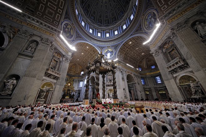Sveta maša v baziliki svetega Petra. Foto: Giampiero Sposito / Reuters