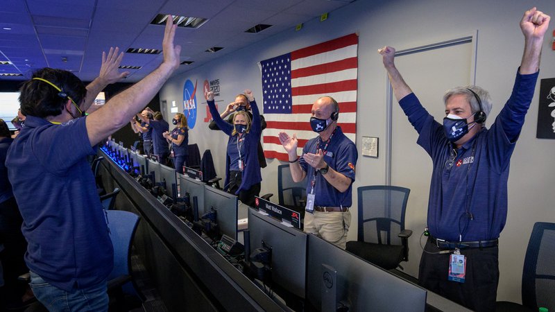 Fotografija: Veselje ekipe ob pristanku plovila na Marsu 18.2.2021, Foto: Reuters