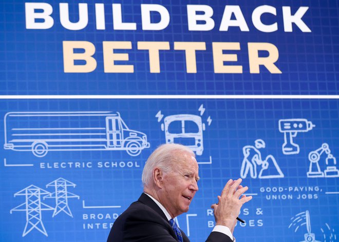 Joe Biden je gostil virtualni dogodek, kjer se je z guvernerji in župani zveznih držav pogovarjal o infrastrukturnem zakonu, 11. avgust, 2021. Foto: Evelyn Hockstein/Reuters