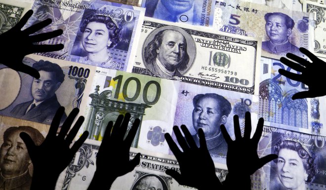 Vse glavne svetovne valute so vezane na dolar. Foto: Kacper Pempel/Reuters