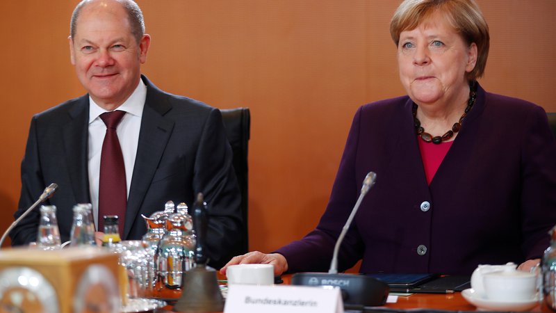 Fotografija: Finančni minister Olaf Scholz in nemška kanclerka Angela Merkel, 2019. Foto: Hannibal Hanschke/Reuters
 