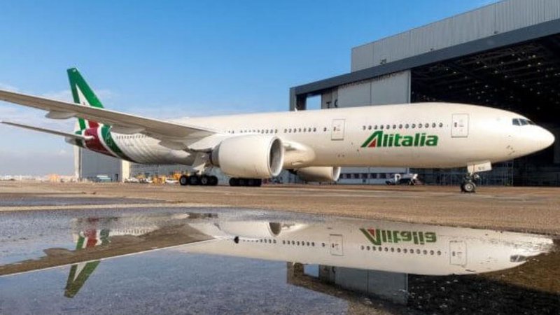Fotografija: Letalska družba Alitalia bo z oktobrom prenehala delovati. Foto: posnetek zaslona/Shengenvisainfo news