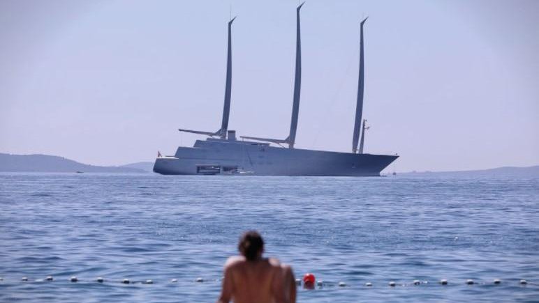 Fotografija: Super jahta ruskega milijarderja v Splitu. Foto: Posnetek zaslona/Croatiaweek