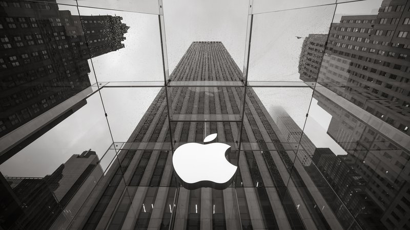 Fotografija: Applov logo, New York, ZDA, 4. maj 2016. Foto: Shutterstock