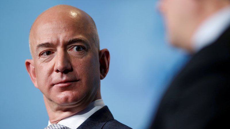 Fotografija: Jeff Bezos se sooča z novimi težavami. Foto: Joshua Roberts/REUTERS