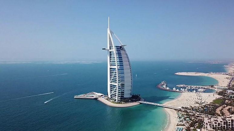 Fotografija: Burj Al Arab, Dubaj. Foto: Posnetek zaslona/LuxuryColumnist
