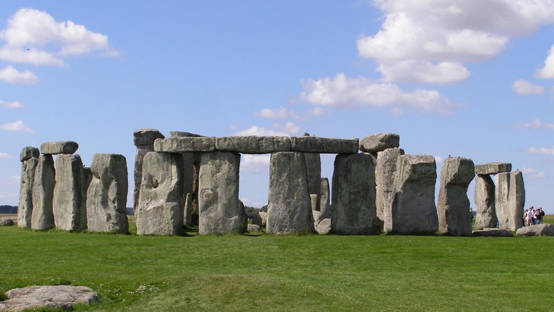 Fotografija: Stonehenge on Salisbury Plain, England. Foto Wikipedia
