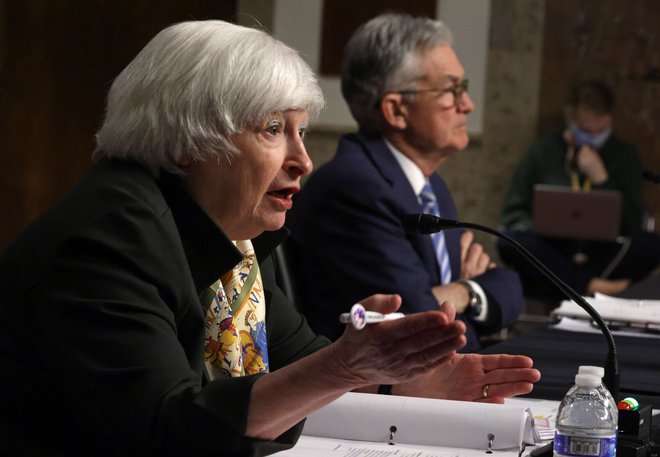 Ameriška finančna ministrica Janet Yellen in predsednik centralne banke (Fed) Jerome Powell na zaslišanju v senatu, Washington, ZDA, 30. november 2021. Foto: Alex Wong / Getty Images / AFP
