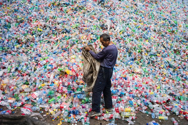 Recikliranje plastenk na kopnem, Peking, Kitajska. Foto: Fred Dufour / AFP
