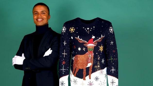 Fotografija: Najdražji božični pulover. Foto: Posnetek zaaslona/Daily Mail
