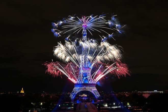 Ognjemet v Parizu, Francija, 14. julij 2020. Foto: Anne-Christine Poujoulat / AFP

