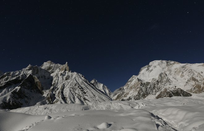 Mount K2 se vidi v daljavi. Foto: Wolfgang Rattay / Reuters
