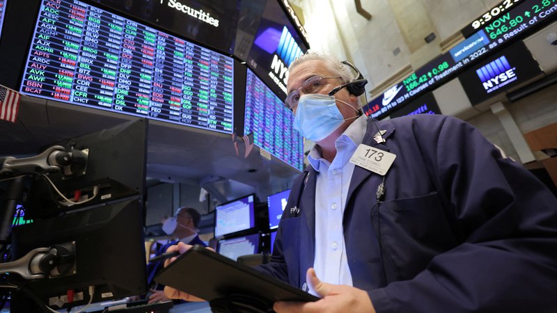 Fotografija: Newyorška borza New York Stock Exchange (NYSE), 23. december 2021. Foto: Andrew Kelly / Reuters
