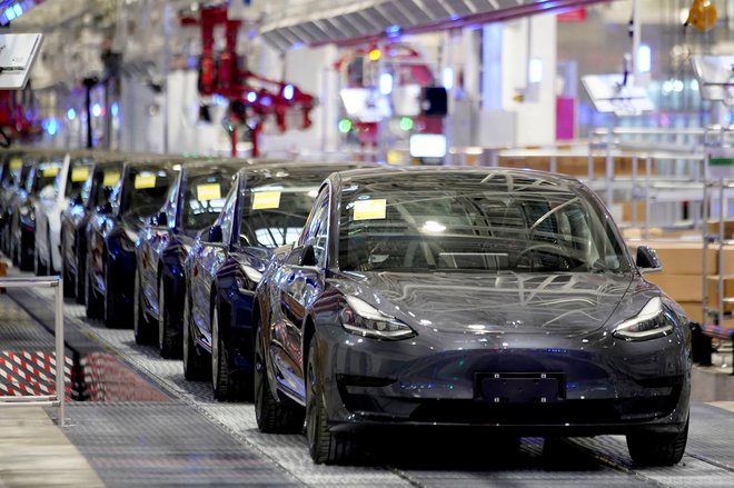 Vozila Tesla Model 3, izdelana na Kitajskem, tovarna v Šanghaju, Kitajska, 7. januar 2020. Foto: Aly Song / Reuters
