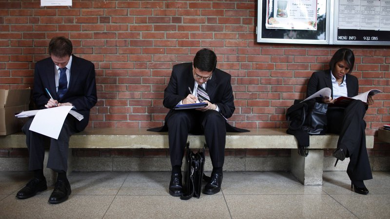 Fotografija: Iskalci zaposlitve. Foto: Mike Segar / Reuters

