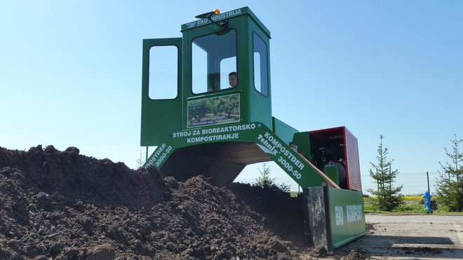 Stroj za bioreaktorsko kompostiranje in proizvodnjo eko komposta podjetja Tehnix. Foto: arhiv podjetja Tehnix
