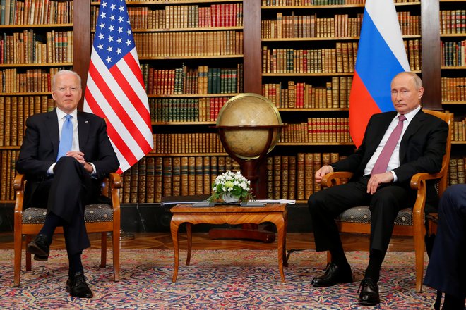 Ameriški predsednik Joe Biden in ruski predsednik Vladimir Putin, Ženeva, Švica, 16. junij 2021. Foto: Denis Balibouse / Reuters
