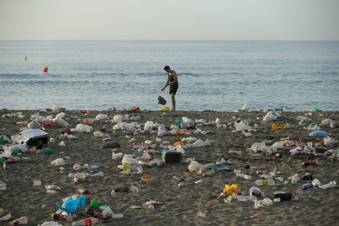 Odpadna plastika je velik problem. Foto: Jon Nazca / Reuters
