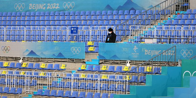 Prazne tribune na OI v Pekingu. Foto: Fabrizio Bensch / Reuters
