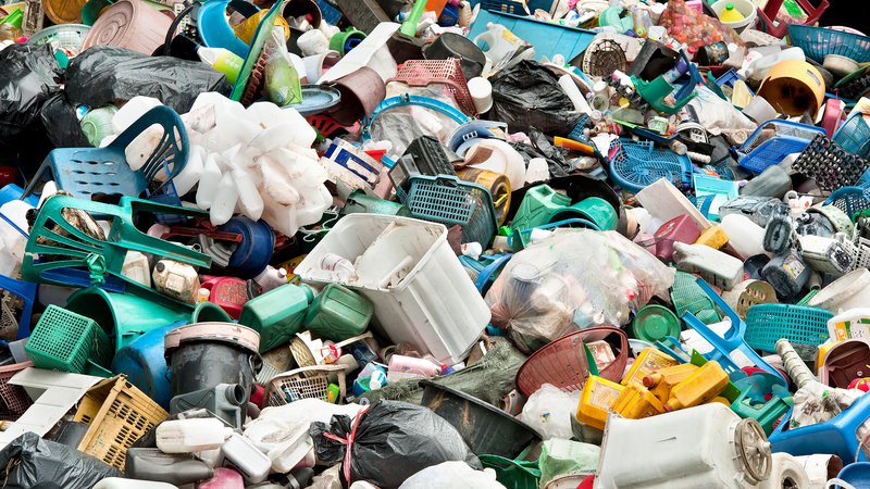 Fotografija: Reciklira se manj kot deset odstotkov odpadne plastike. Foto: Getty Images/iStockphoto
