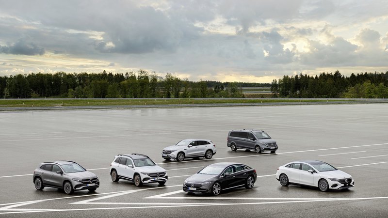 Fotografija: Mercedes z družino Mercedes-EQ ponuja največjo izbiro 100-odstotno električnih vozil za vse potrebe in okuse. FOTO: Mercedes-Benz AG
