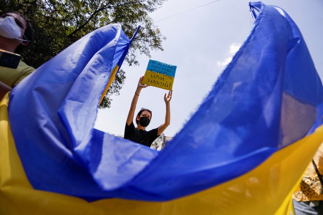 Protesti v podporo Ukrajini potekajo po celem svetu. Foto: Luis Cortes / Reuters
