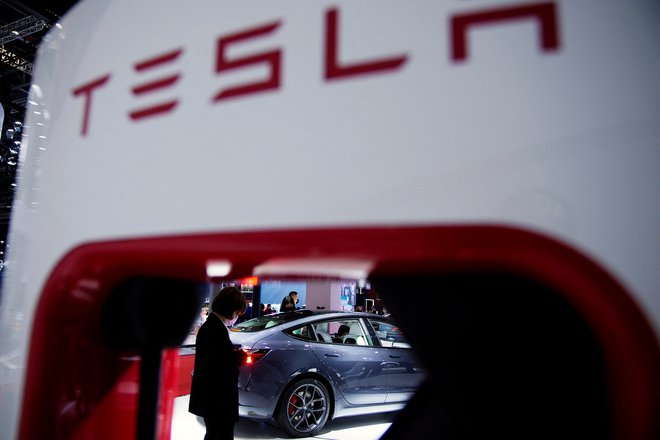 Polnilnica za električna vozila podjetja Tesla. Foto: Aly Song / Reuters
