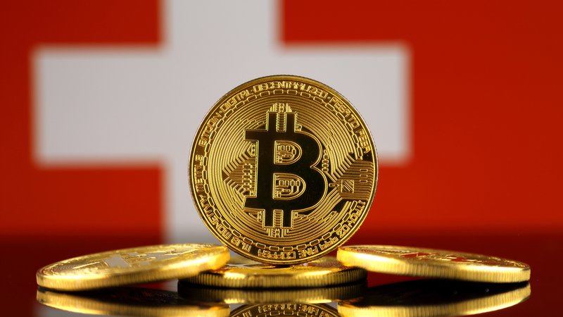 Fotografija: Švica sprejema bitcoin. Foto: Shutterstock
