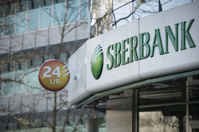 Zaprta poslovalnica Sberbank. Foto: Jure Eržen/Delo
