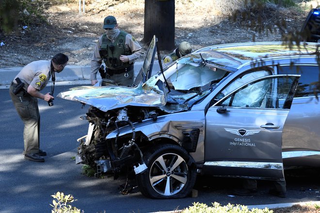 Februarja 2021 doživel hudo prometno nesrečo. V Los Angelesu je  v ovinku zletel s ceste in trčil v drevo.Foto: REUTERS/Gene Blevins
