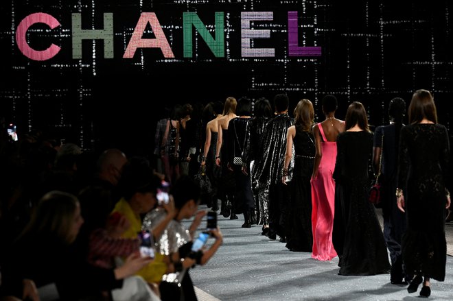 Chanel z drzno potezo tvega finančne posledice. Foto: PIROSCHKA VAN DE WOUW/Reuters
