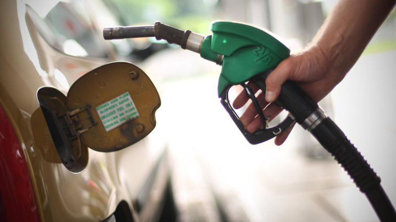 Fotografija: Cena goriv v Sloveniji je pod povprečjem EU in je ves čas med najnižjimi. Od lani cene pogonskih goriv v Sloveniji rastejo usklajeno s trgom EU. FOTO: JURE ERŽEN/Delo
