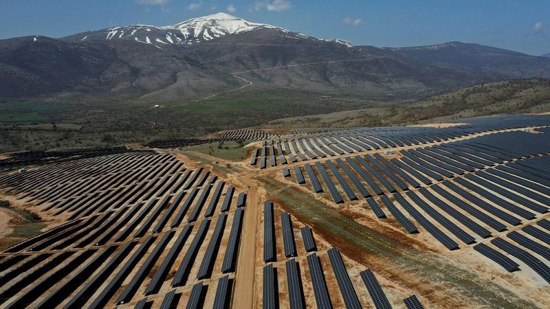 Fotografija: V Grčiji je nastal največji solarni park v Evropi, ki bo z električno energijo oskrboval 75.000 gospodinjstev. Foto: Reuters
