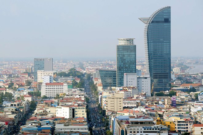 Phnom Penh je največje in najbolj naseljeno mesto v Kambodži. Foto: TANG CHHIN SOTHY/AFP
