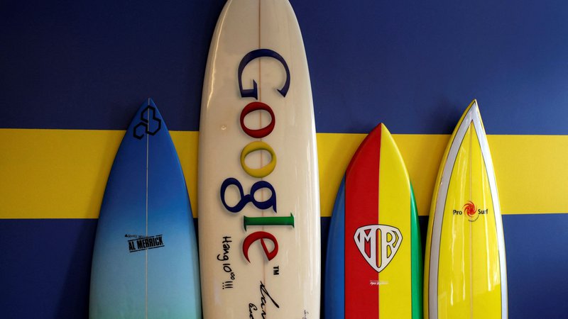 Fotografija: Google, ki se ponaša z nenehnimi izboljšavami in nadgradnjami, ponuja zaposlenim 20 odstotkov delovnega časa, da delajo nekaj drugega, kar ni nujno povezano z delovnim mestom.Foto: REUTERS/Lucy Nicholson
