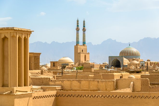 View over the Old City of Yazd, Iran - famous for its wind towers. Foto: Shutterstock
