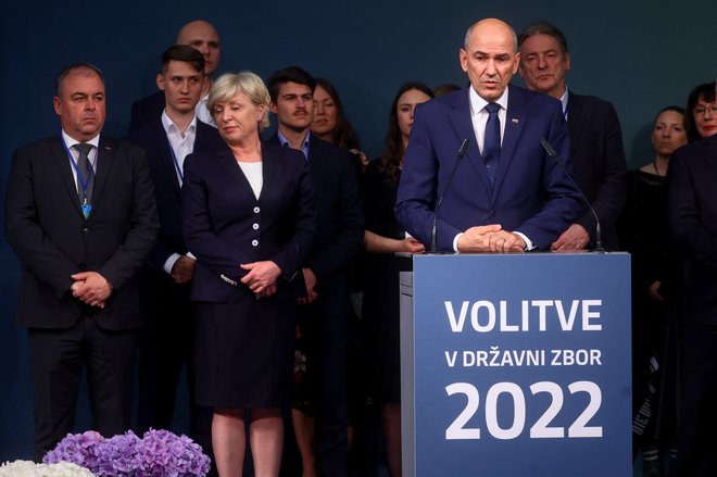 Janez Janša je spet izgubil volitve. Foto: BORUT ZIVULOVIC/REUTERS
