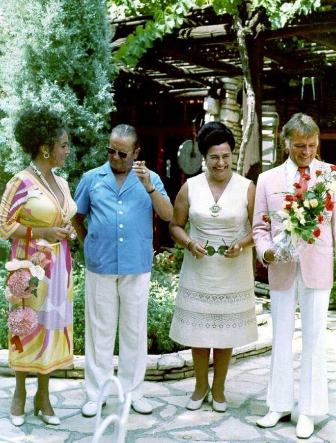 Elizabet Taylor, Tito, Jovanka Broz in Richard Burton na Brionih.
FOTO: GETTY IMAGES
