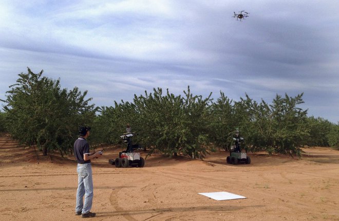 Pametna tehnologija se vse pogosteje uporablja za povečanje učinkovitosti in produktivnosti kmetij. Foto: Salah Sukkarieh / Australian Centre for Field Robotics / Reuters
