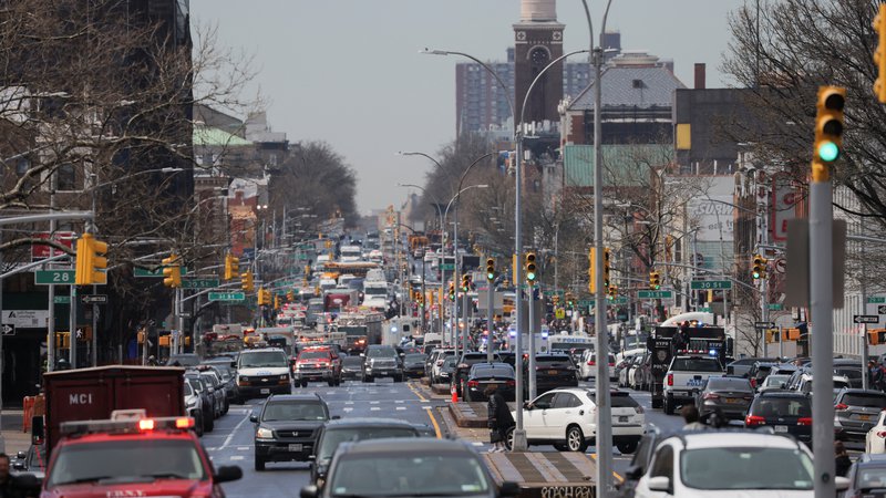Fotografija: Prekomeren hrup mestnega prometa škoduje zdravju. Foto: Andrew Kelly / Reuters
