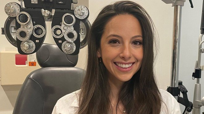 Rebecca Rojas, članica Ameriške akademije za optometrijo opozarja, da bo treba pametne kontaktne leče uporabljati previdno. Foto: Columbia University
