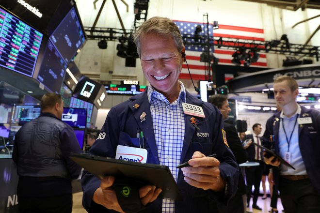 Trgovalna ploščad newyorške borze (NYSE) na Manhattnu v New Yorku, ZDA, 20. maj 2022. Foto: Andrew Kelly / Reuters
