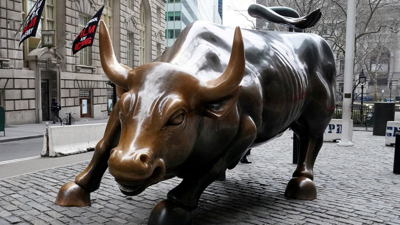 Fotografija: 'Charging Bull of Wall Street' na Manhattnu v New Yorku, ZDA, 16. januarj 2019. Foto: Carlo Allegri / Reuters
